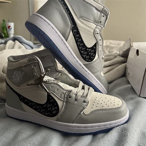 dior anzug jordanien|jordan 1 high Dior pouch.